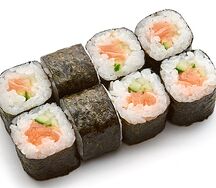 Маки с лососем и огурцом