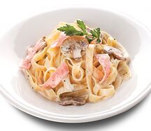 Феттуччине с ветчиной и грибами
