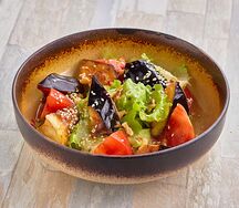 Салат с хрустящими баклажанами