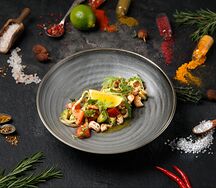 Салат из кальмаров и креветок