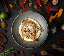 Утиная ножка с вёшенками и картофельным пюре