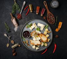 Сыры с ягодным конфитюром