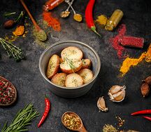 Мини-картофель с травами и чесноком
