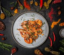 Лангустины с пряными травами и чесноком