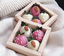 Клубника в шоколаде подарочная