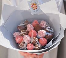 Букет Запах весны из клубники в шоколаде