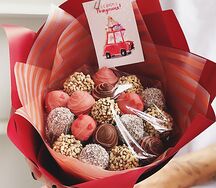 Букет Сникерс из клубники в шоколаде