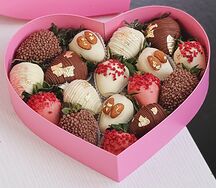 Клубника в шоколаде Сердце ассорти