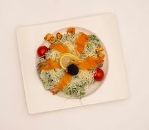 Салат Цезарь с семгой
