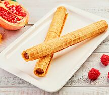 Вафельная трубочка с вареной сгущенкой/
