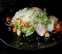 Цезарь с курицей