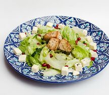 Зеленый салат с индейкой