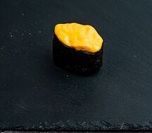 Гункан с гребешком
