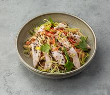 Удон с куриным филе в ореховом соусе