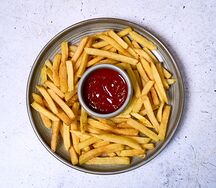 Картофель фри с кетчупом