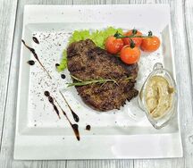 Вырезка из говядины с соусом из белых грибов