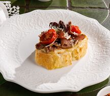 Брускетта с ростбифом 