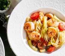 Паста с цукини и креветками