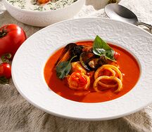Средиземноморский томатный суп с морепродуктами