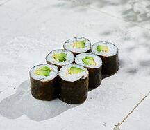 Ролл с авокадо