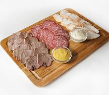 Праздничная мясная тарелка