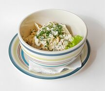 Салат с курицей и ананасом
