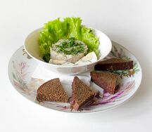 Форшмак с бородинским хлебом