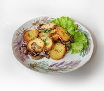 Жареный картофель в мундире с опятами