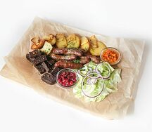 Свиные колбаски с жарехой