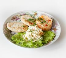 Куриные котлеты со сложным гарниром