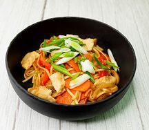 Удон с курицей терияки