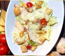 Салат Цезарь с курицей