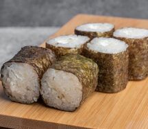 Мини-ролл со сливочным сыром и зеленым луком