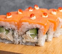 Ролл Филадельфия с копченым лососем