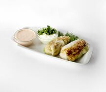 Голубцы мясные с подливой и сметаной