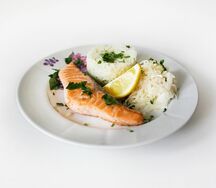 Семга жареная с рисом