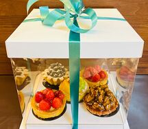 Подарочный набор из пирожных №16