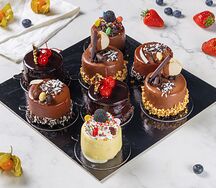 Ассорти из пирожных №03