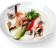 TomKha с Королевскими креветками и доброй порцией пропаренного риса