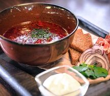 Борщ в горшочке с салом