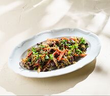 Салат Тбилиси с говядиной, фасолью и грецким орехом