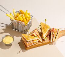 Клаб-сэндвич с картофелем фри