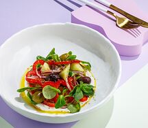 Греческий салат с кремом из сыра Фета