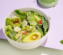 Салат с авокадо и ореховой заправкой