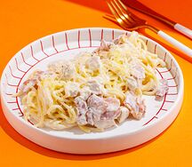 Паста Карбонара с беконом и куриным филе