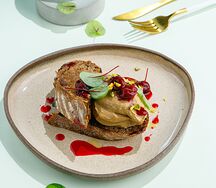 Паштет из куриной печени с вишневым соусом