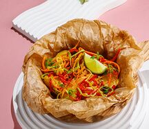 Форель в пергаменте с овощами