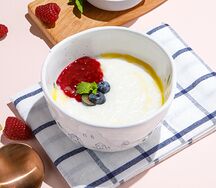 Каша рисовая с ягодным джемом