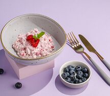 Творог с малиной