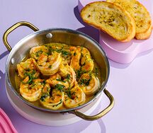 Креветки с чесноком и петрушкой